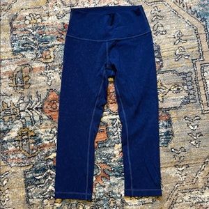 NWOT Lululemon size 6 Crops